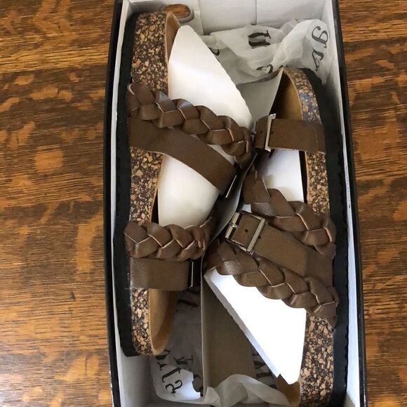 NEW Mata Broadwalk Slides NWT - Picture 7 of 13